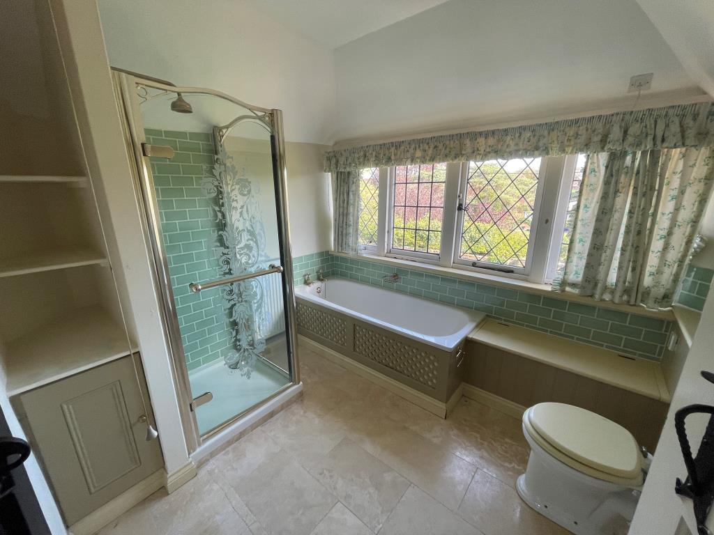 Lot: 118 - SUBSTANTIAL PERIOD PROPERTY FOR UPDATING IN DESIRABLE LOCATION - Bathroom with shower and W.C.